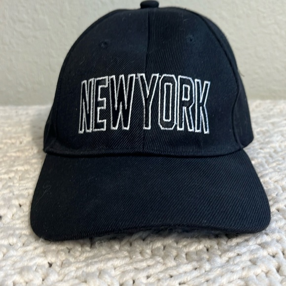 Accessories - New York Black Hat for Women in OS NWOT